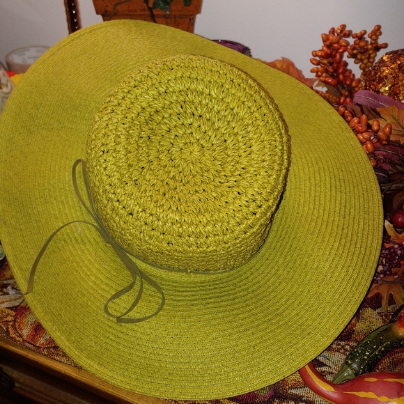 Shade Shack straw hat. - Picture 6 of 10